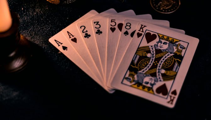 Antarmuka permainan dadu online di aplikasi mobile pokerlegenda