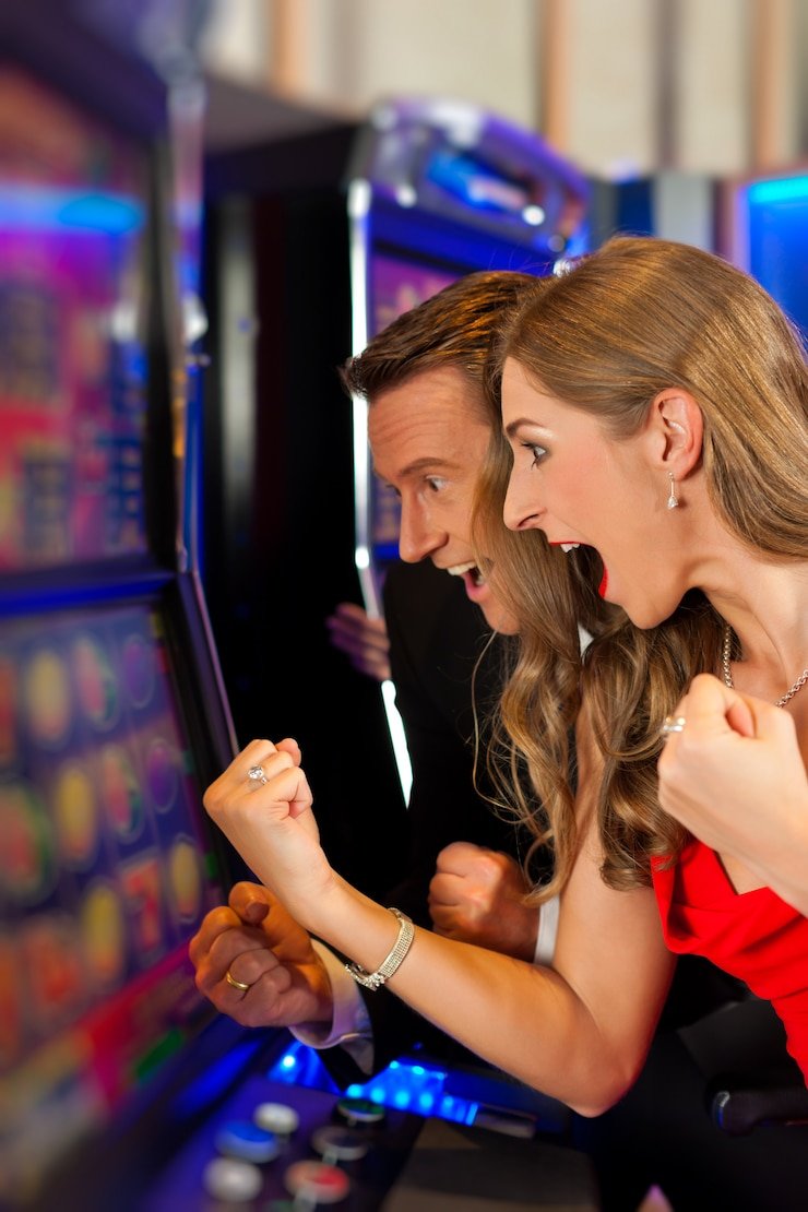 Antarmuka aplikasi pokerlegenda MMA di layar Android dengan menu pertandingan dan opsi deposit
