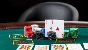 Antarmuka live chat support pokerlegenda dengan agen siap membantu pertanyaan pengguna